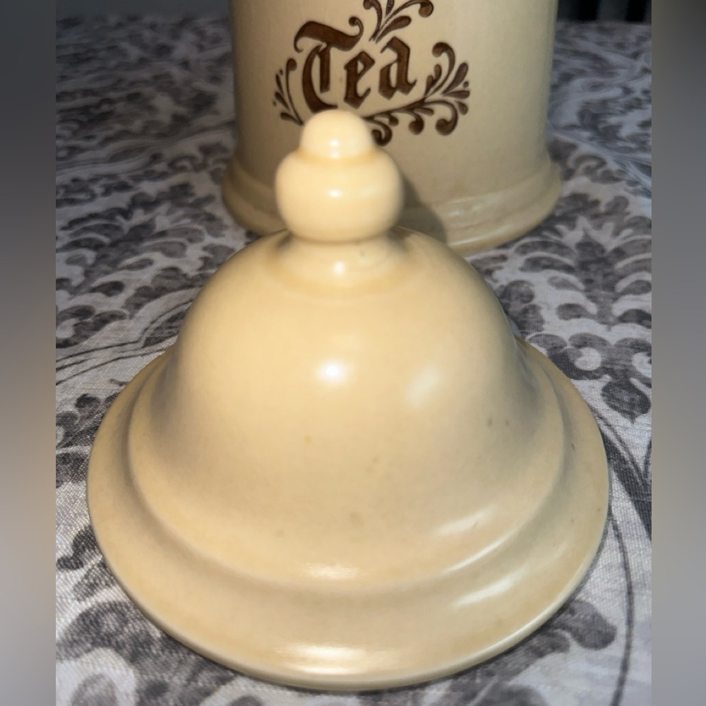 Vintage & Discontinued Pfaltzgraff Village Tea Canister - Picture 8 of 9